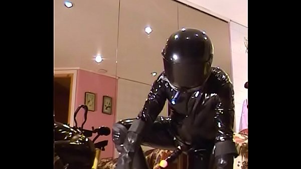 Roxina2002SexyRubberOx180202XXL.WMV