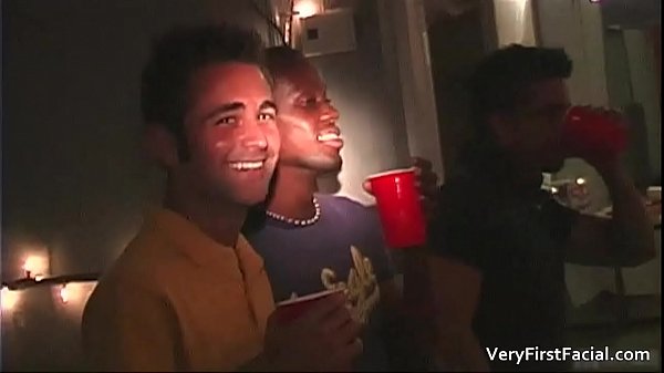 Horny ghetto dude Darvin Tiger blows gay porn