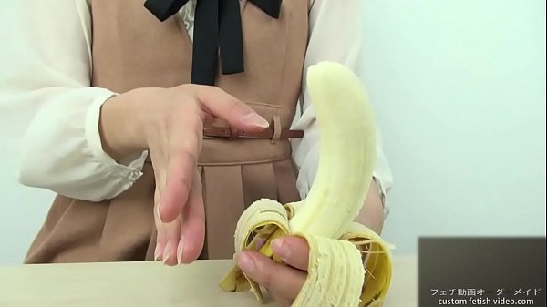 Hand crush fetish Girl crush a banana by hand