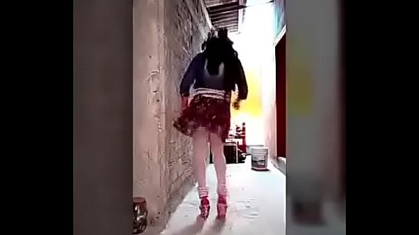 Putita bailando