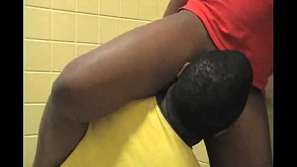 Ebony slut getting fucked --voksaltube.com