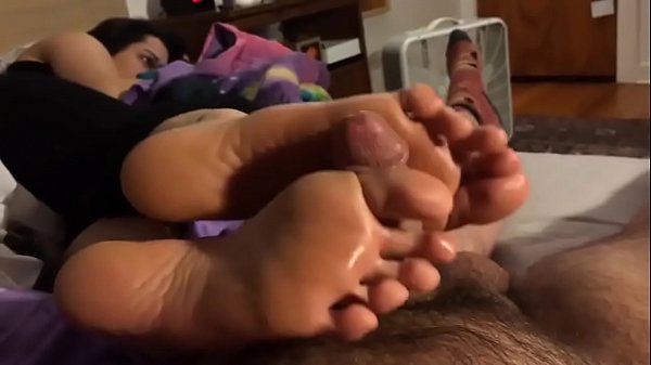 Cum On Perfect Soles & Hot Feet Job.MP4