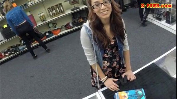 College student sells her books and nailed at the pawnshop