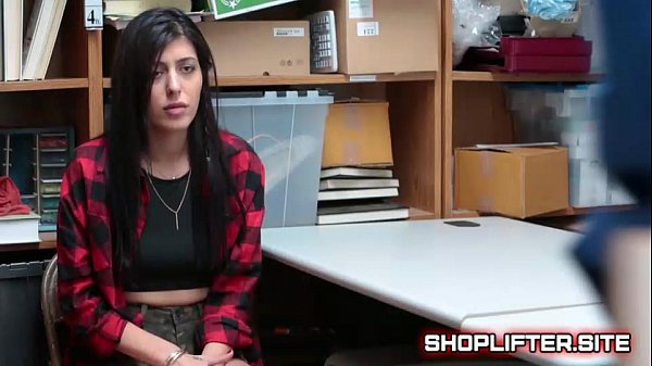 Shoplyfter Audrey Royal