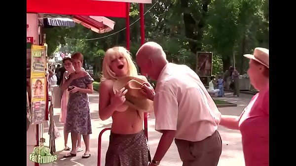 Public park prank! blondie pops out her juggs