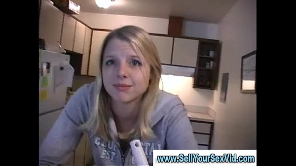 Girl sucks bf in real home video