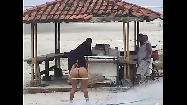 Safada Pelada na Praia