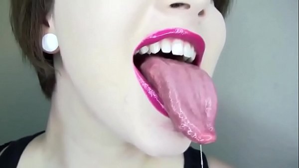 Beauty Girls Tongue -1