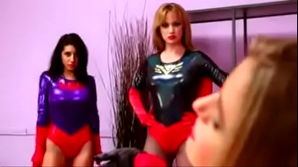 Red Queen fucks two superheroines