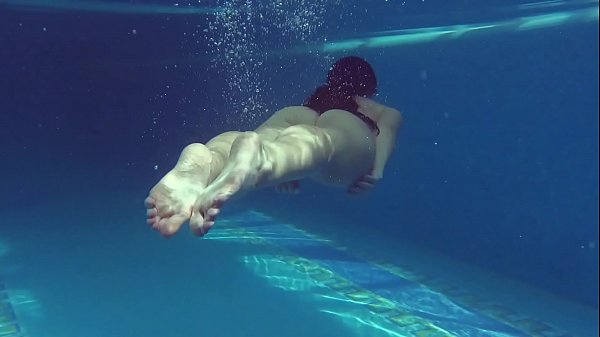 Kittina Clairette stripping in the pool