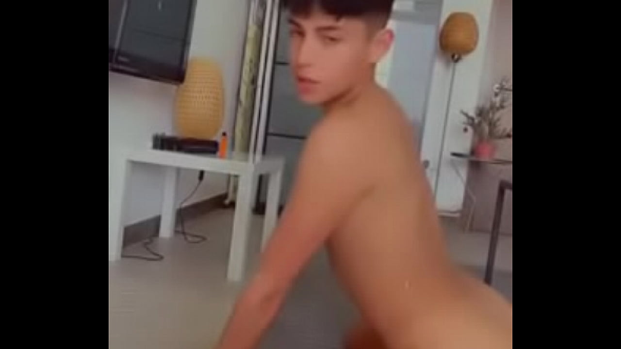 sexy latino gay bailando sensual