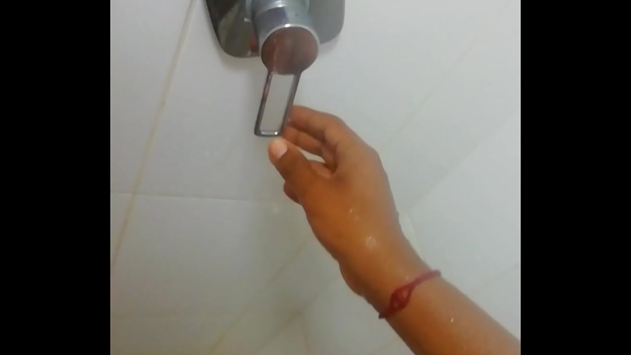 Solo en el baño