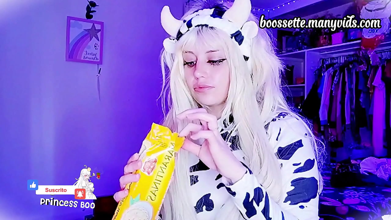 Una pequeña vaca que ama la leche y las galletas • porno de comida • comida • comiendo • comida • vaca • suite de vaca • rubia • ahegao • linda • niña • dulce niña • encantad