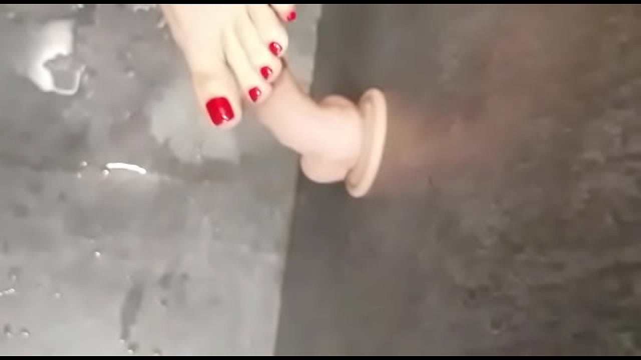 Amateur footjob dildo