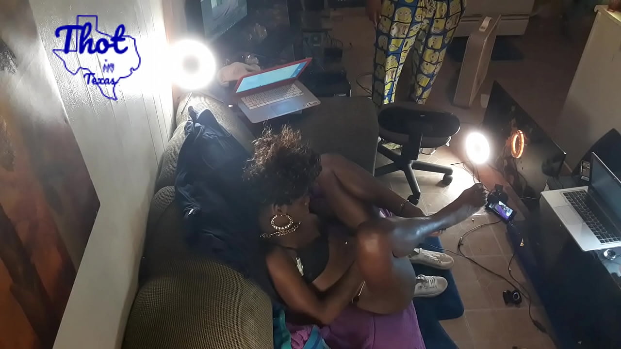African American Eating Some Good Pussy Unlce Licking on Niece Again