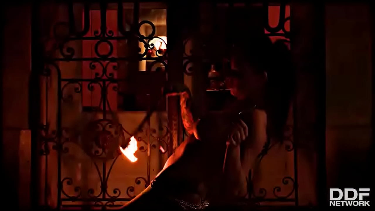 Flaming Hot Pussy: Sexy Pyromaniac Plays With Fire