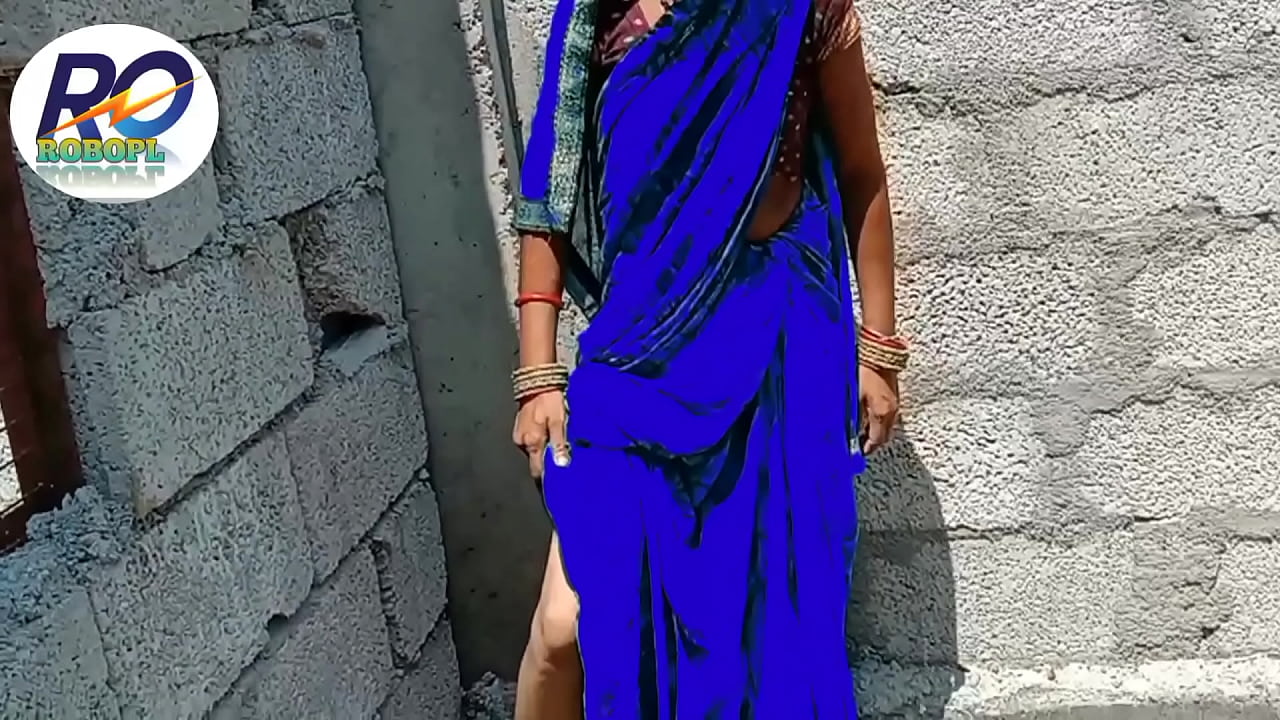 Indian village bullu saree removing finger