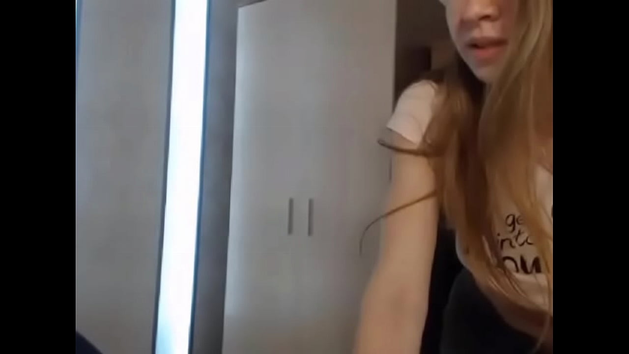 Cute teen fingers her ass and naked dance