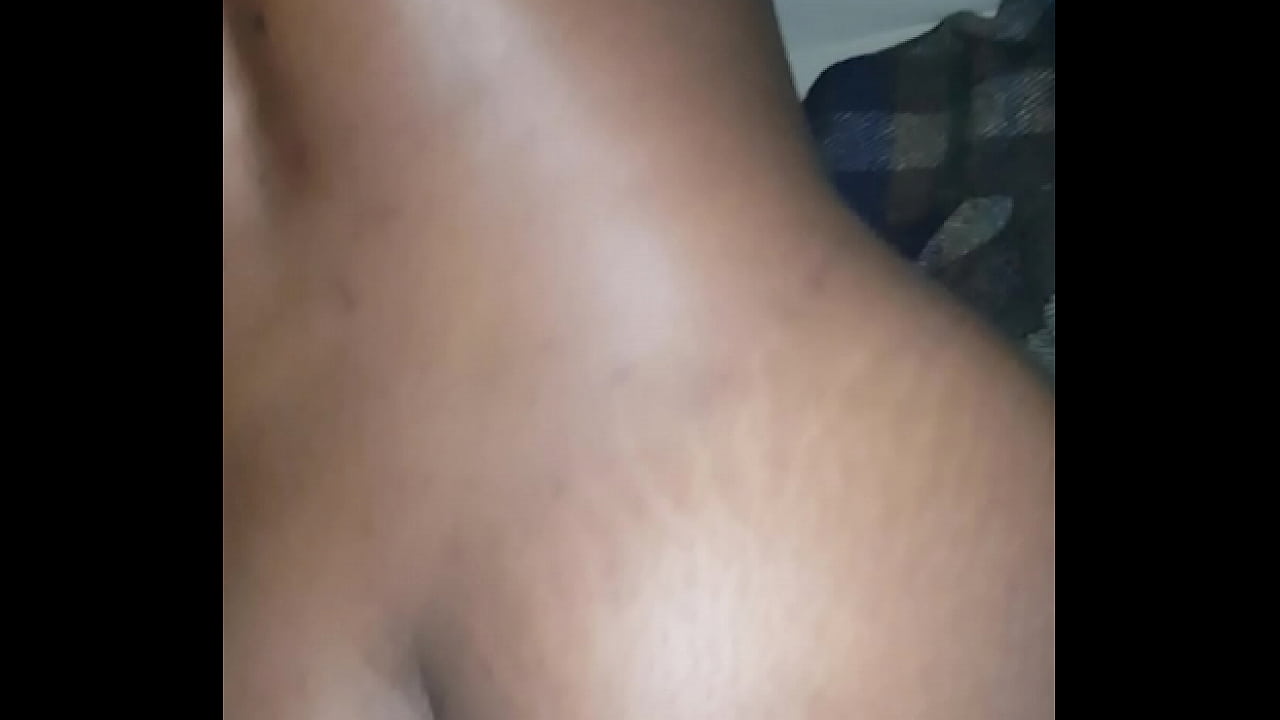 Noche de sexo con mi negrita en el sofá