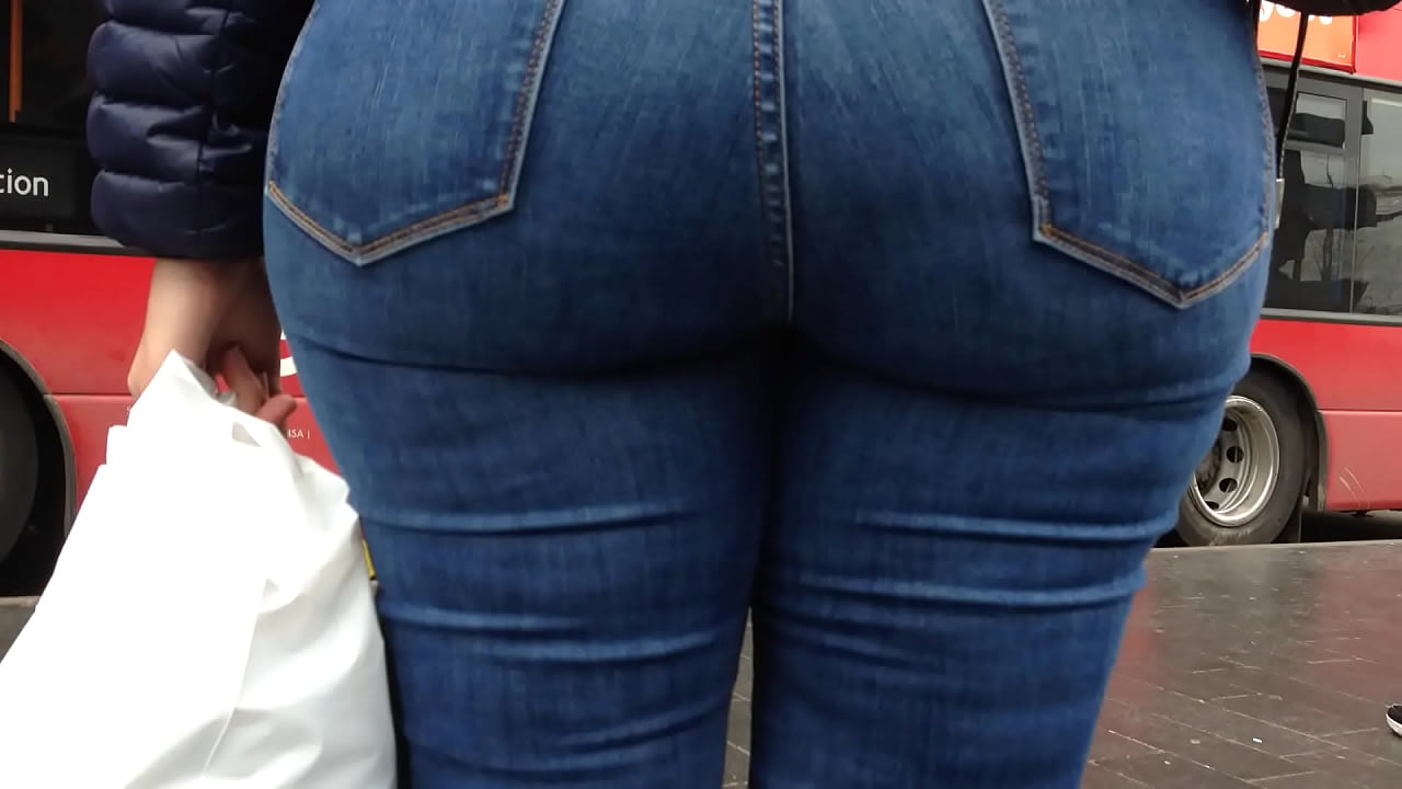 Phat Ass White Girl in jeans