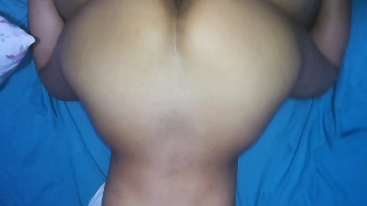 Una chica joven folla con su novio caliente