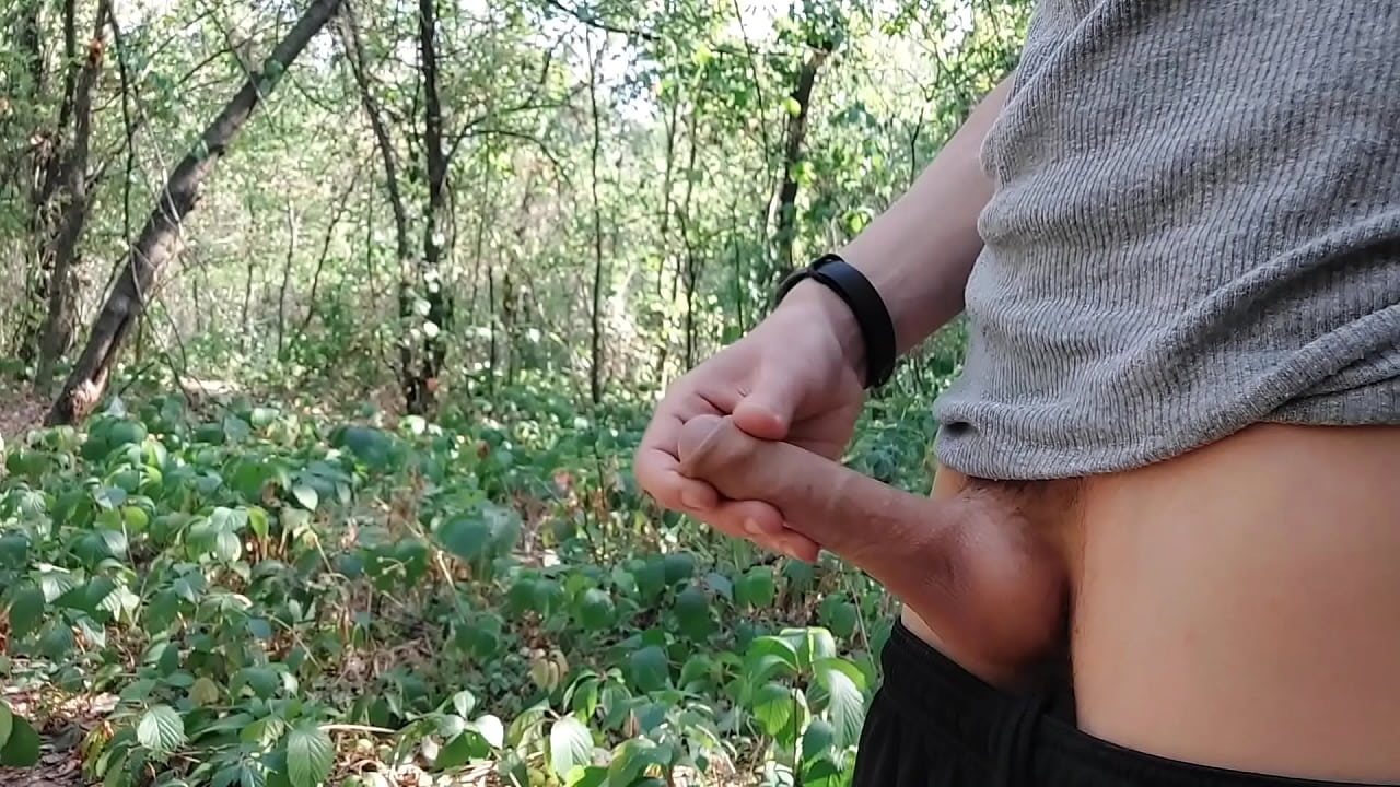 Teen guy's beach cruising didn't work, so he took a dick up in the forest