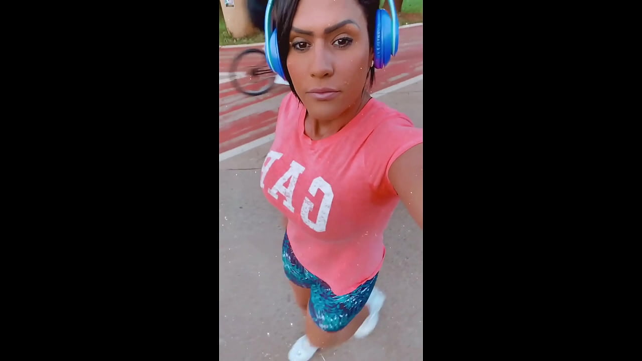 A trans mais safada de Campinas Aline Tavares   Seduzindo o ciclista na lagoa do taquaral