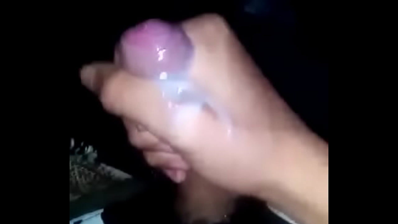 Masturbándome hasta que sale mi lechita