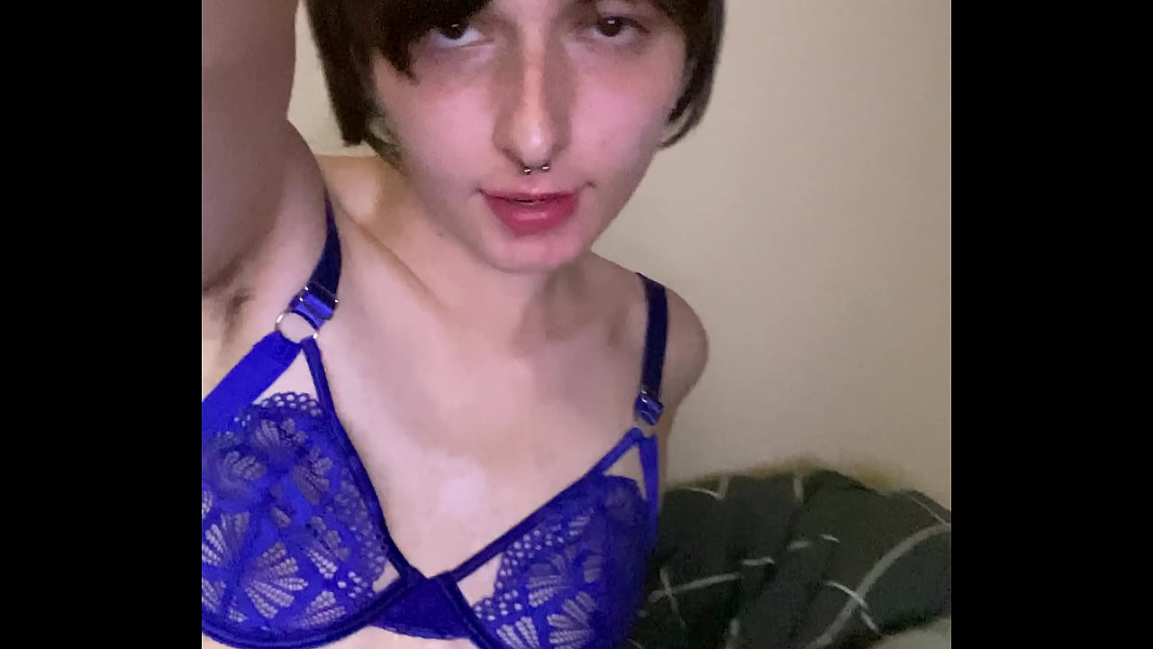 Tranny loves to bounce on cock