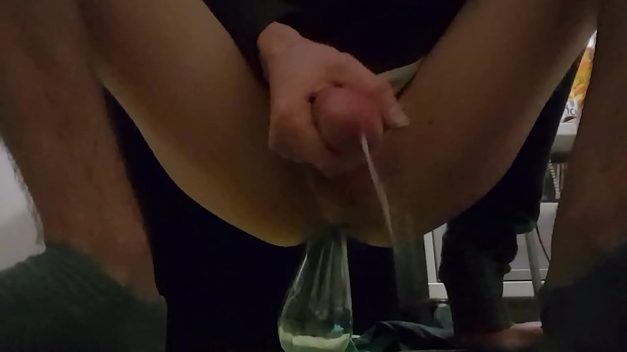 Fuccboi1999 - boy rides a glas plus big cumshot