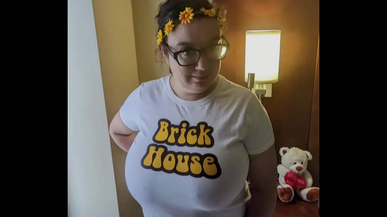 Big Titty Artemisia is a Brickhouse!