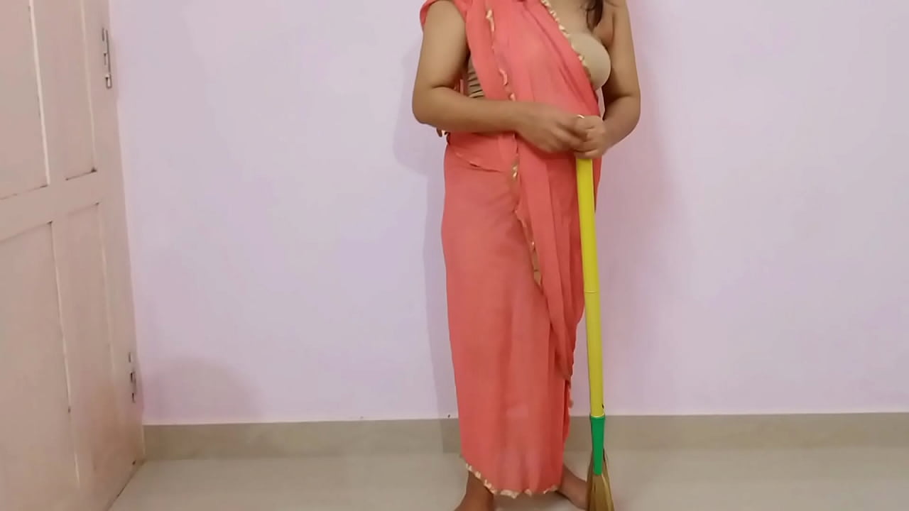 Fuck The maid who cleans the broom in the house - in clear Hindi voice