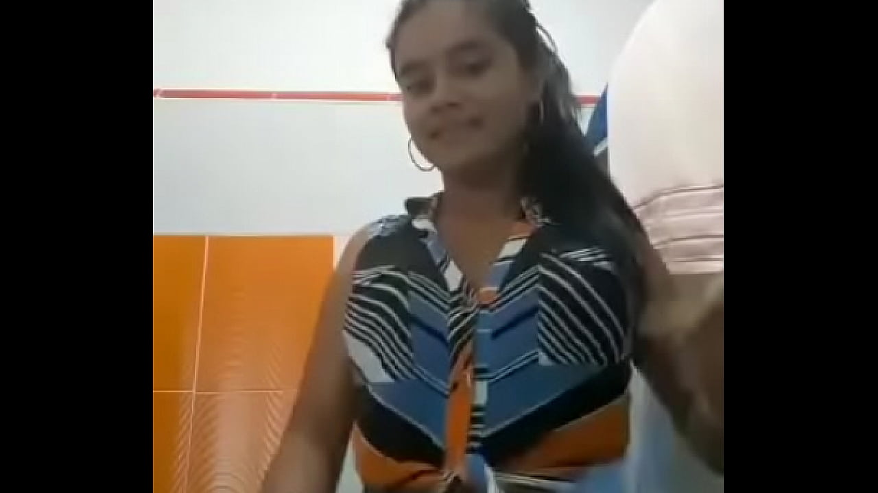 Mulher safada, marido sai pro mercado ela manda video