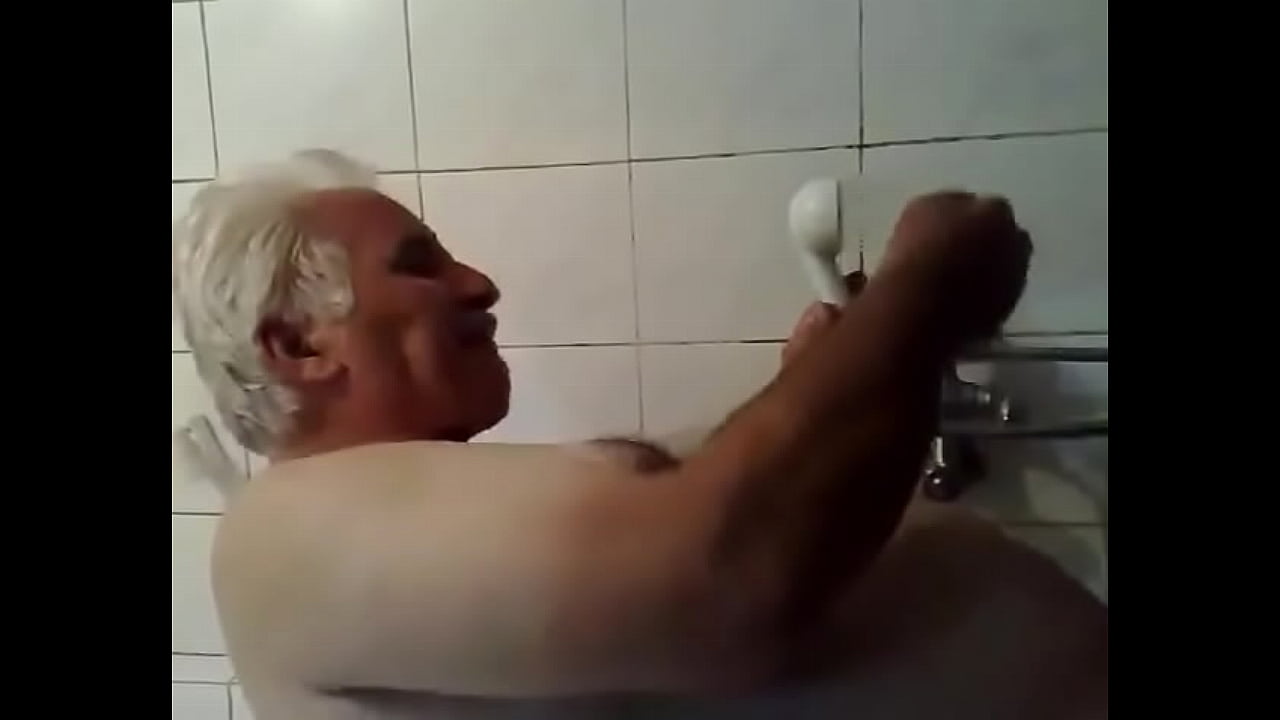 Papi En La Ducha