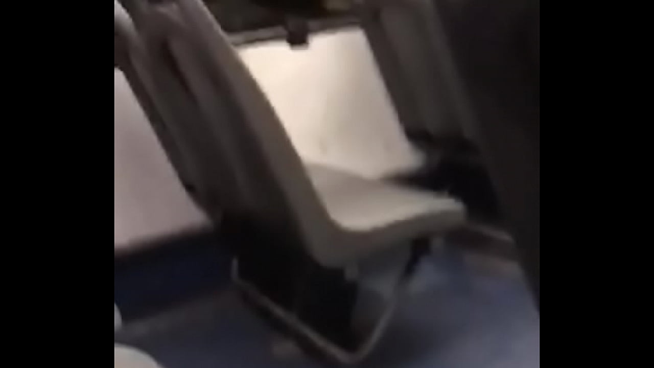 Mostrando meu pau no busão