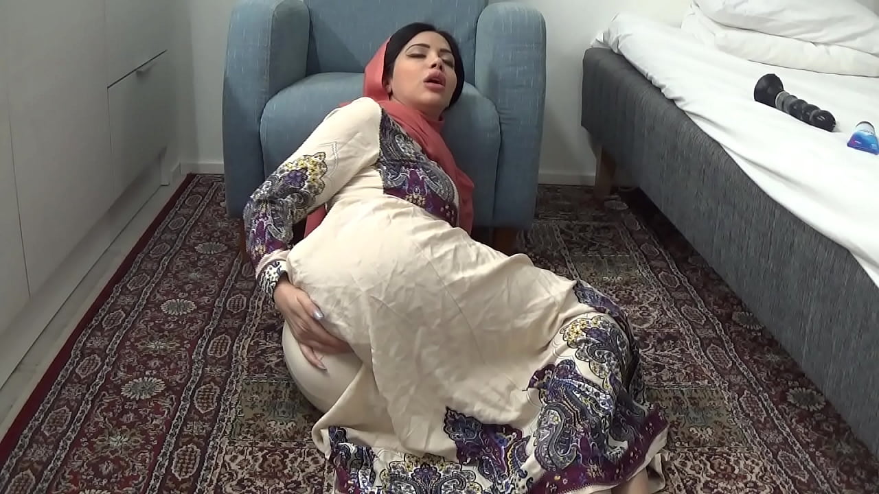 Iranian Horny Milf masturbation