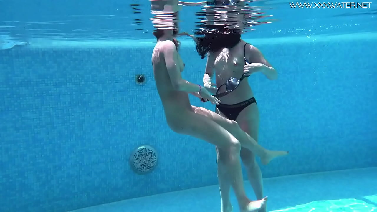 Pretty hot hotties Cruz and Jessica swim naked together