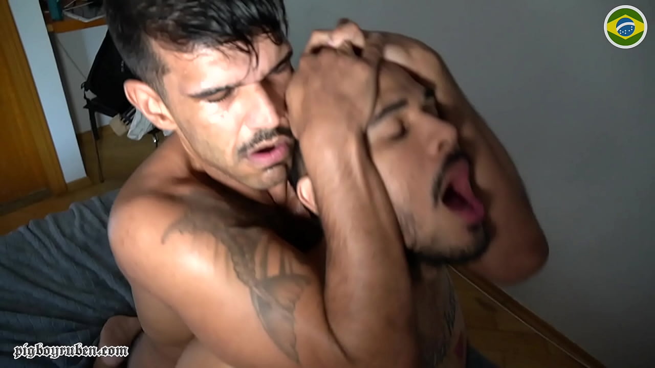 APOLO SANCHEZ HARDCORE FUCKED BY PIGBOY LEON XXL AND MIGUEL 24CM