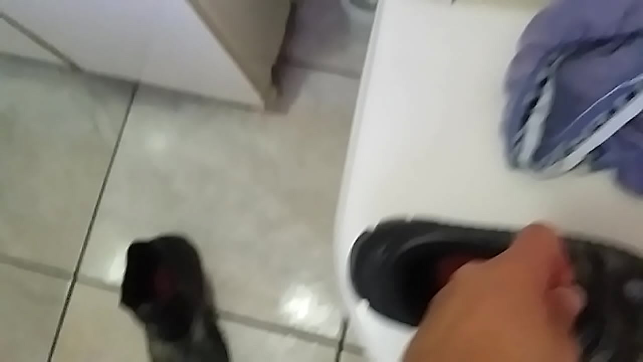 Sapatão, Porra, Saliva, Chinelo e meia e muita punheta. Oh Delicia!