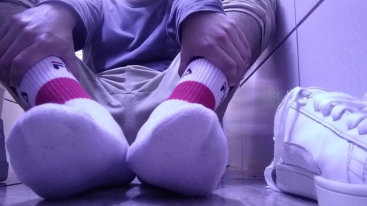 SHOWING MY SOFT SOLES AFTER A BUSY DAY