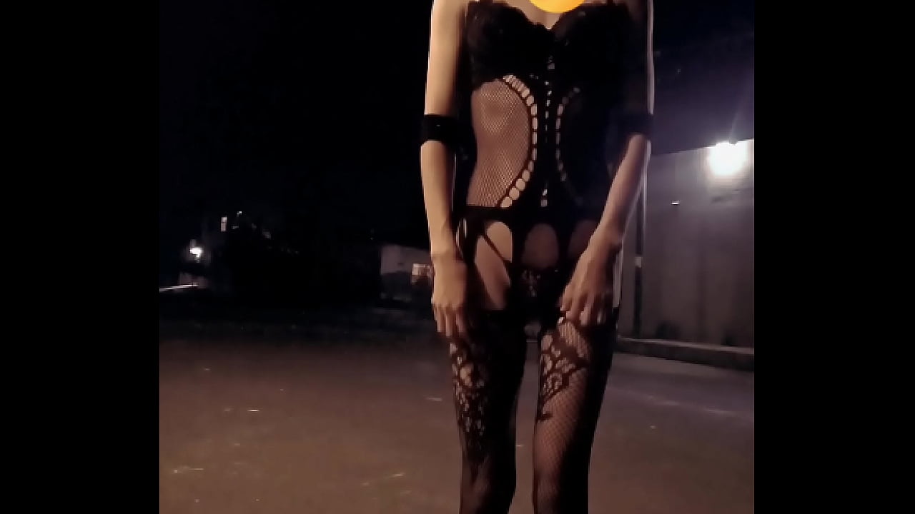 PuccaHotWife sale vestida de prostituta para ser cogida