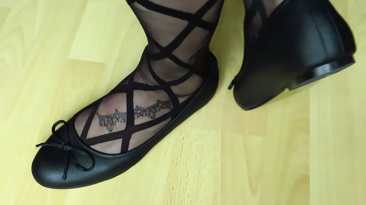 Isabelle-Sandrine, shoeplay queen loves to tease