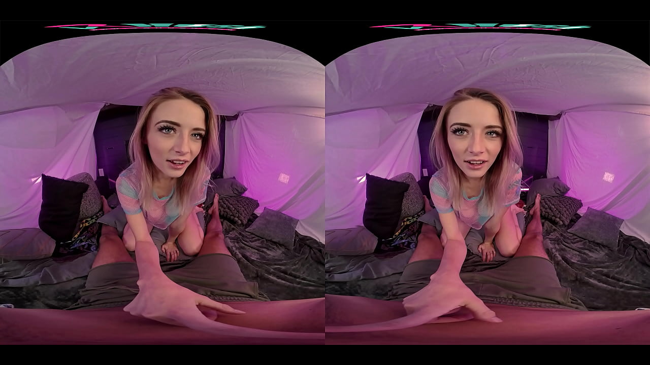 Sexy blonde lets you cum in her pussy in virtual reality