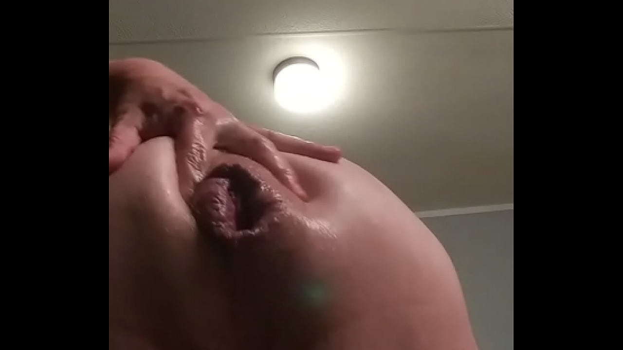 Huge ass lips in oil