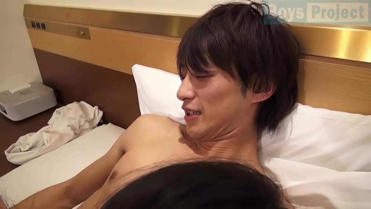 期待の新星スリ筋のサッカー青年が２発射生本番！！japanese gay porn
