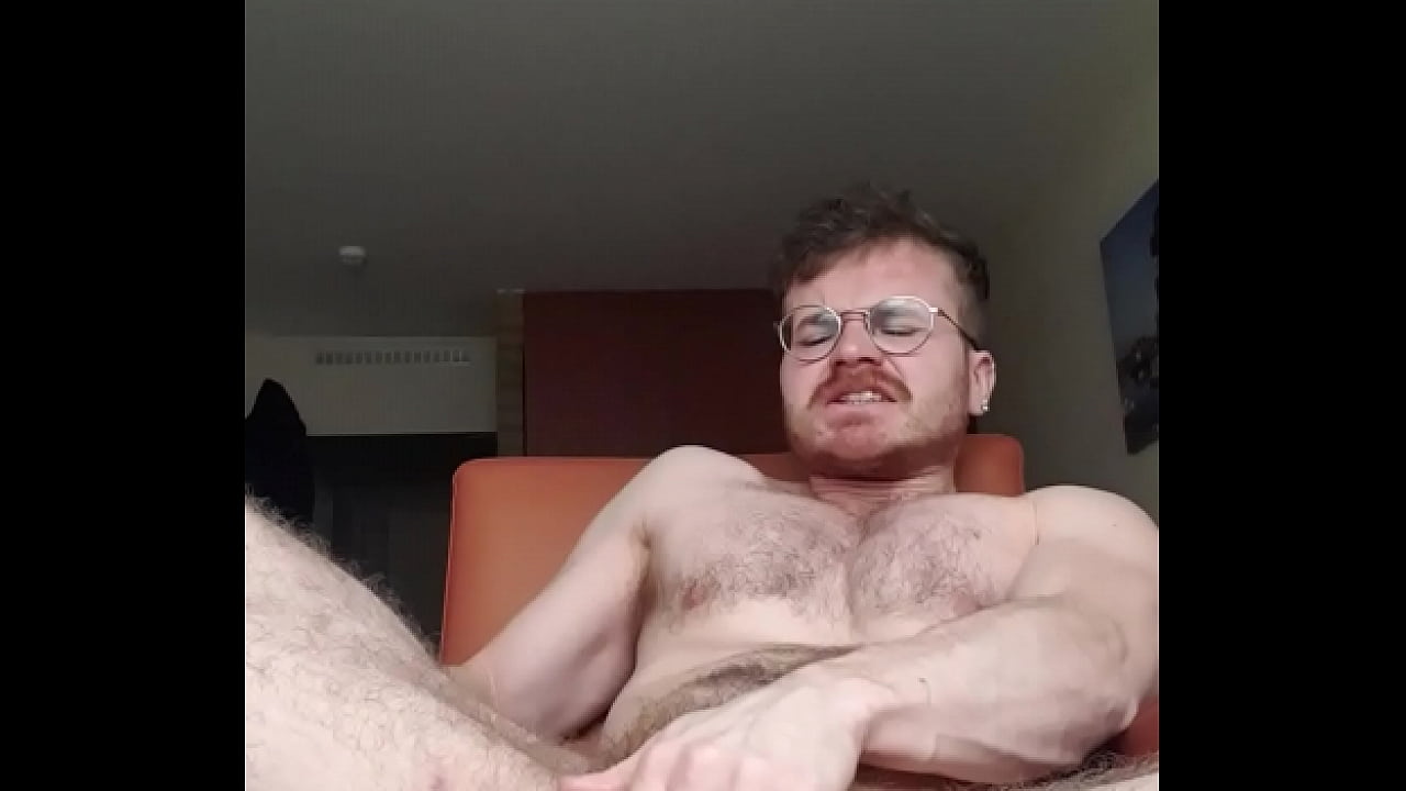 FTM rubbing clit until he squirts