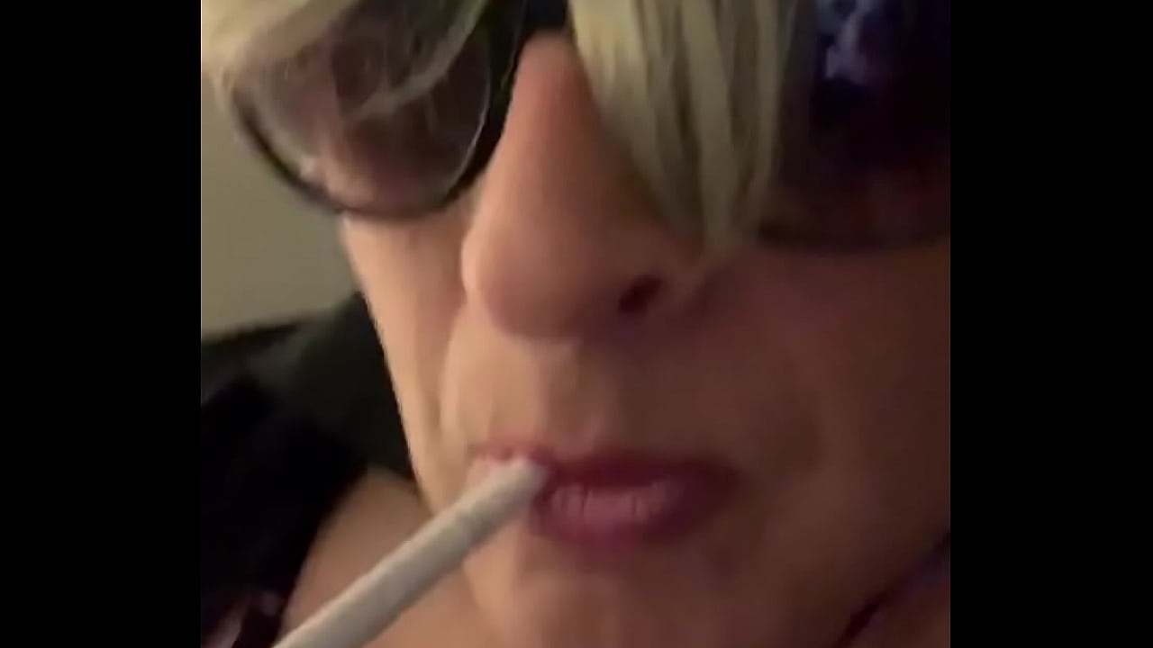 Cd Nikki slut smokes