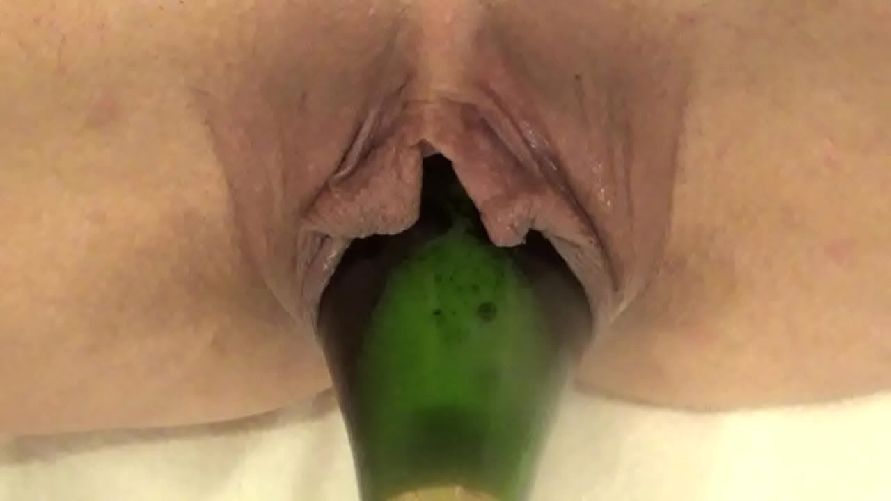 Horny Slut Puts Bottle in Her Pussy Hole