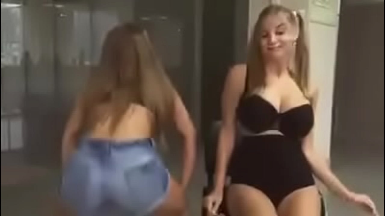 beautifull dancing chicks