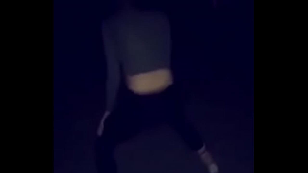 Big booty teen twerking